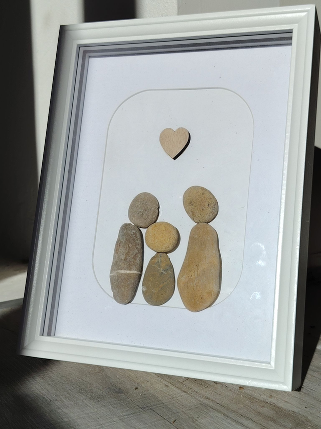 Tableau galet minimaliste, famille unie famille unie