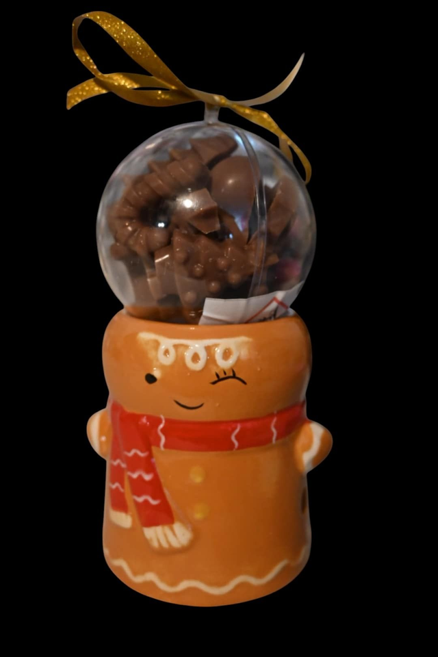 Brûle-parfum bonhomme pain d’épices – Boule de Noël remplie de fondants