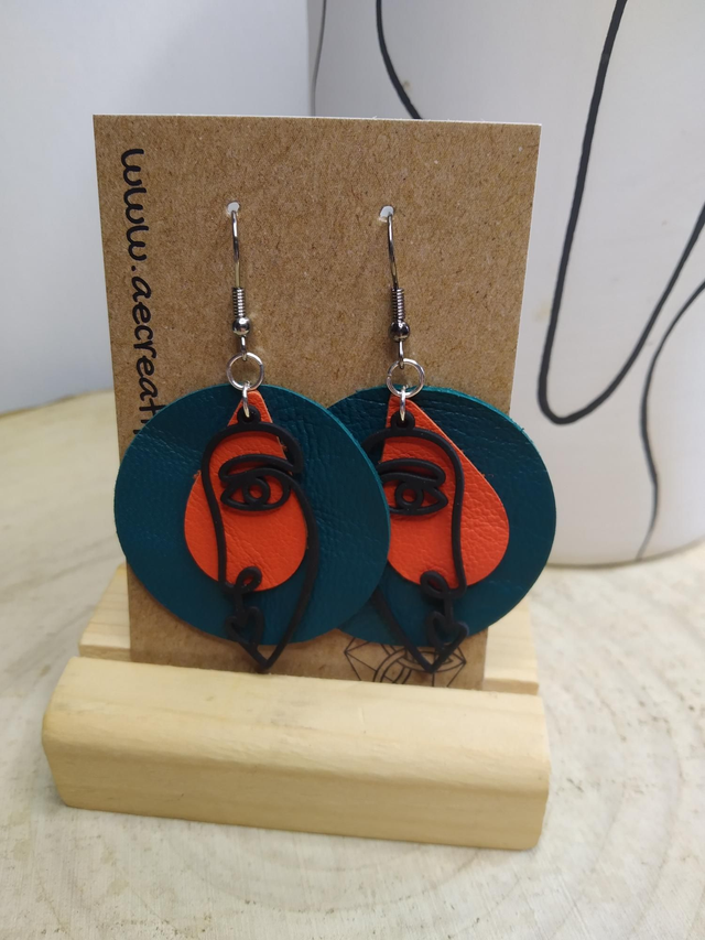 Boucles d&#039;oreilles line art cuir vert canard 