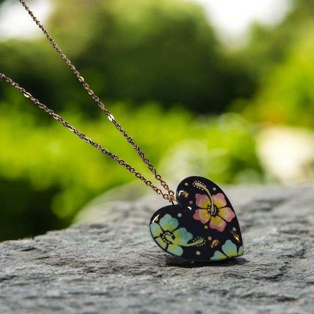 Collier dessiné Flora acier inoxydable pastel