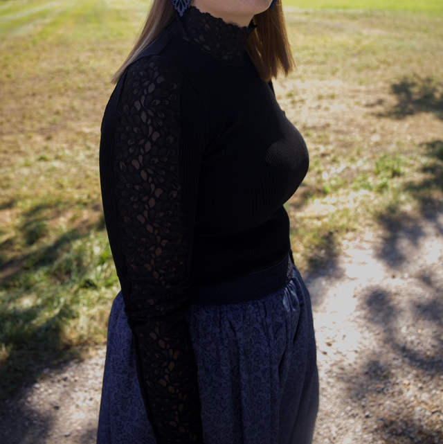 Shirt mit Spitzeneinsatz