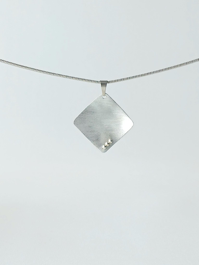 Textured 3 Ball Chain