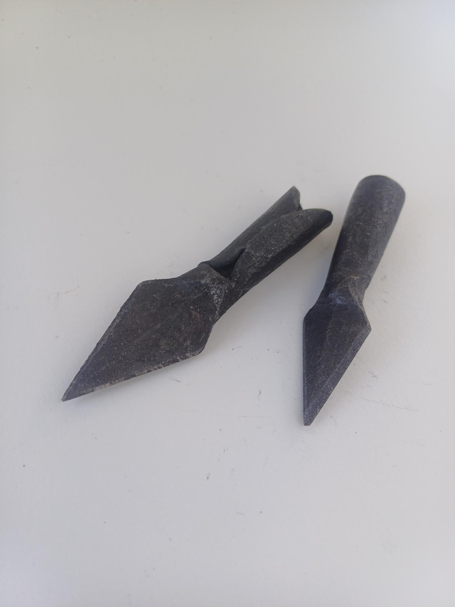 Pointe de fleche double tranchant / Pointe de baton de marche 