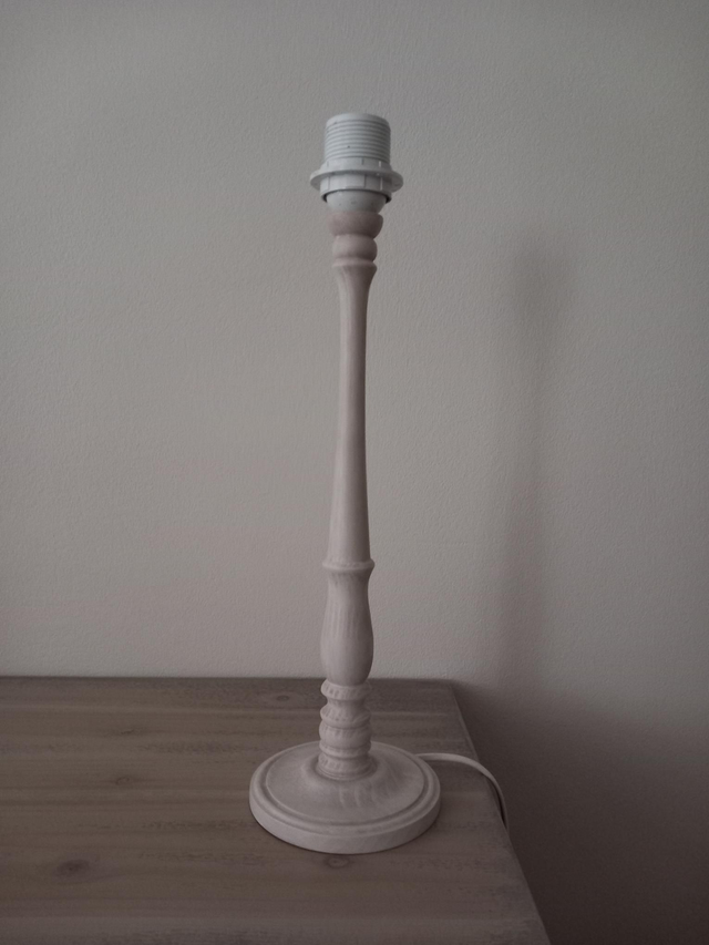 Lampe de table- Abat-jour lin brodé "Savane Africaine" et pied de lampe en bois de hêtre Français