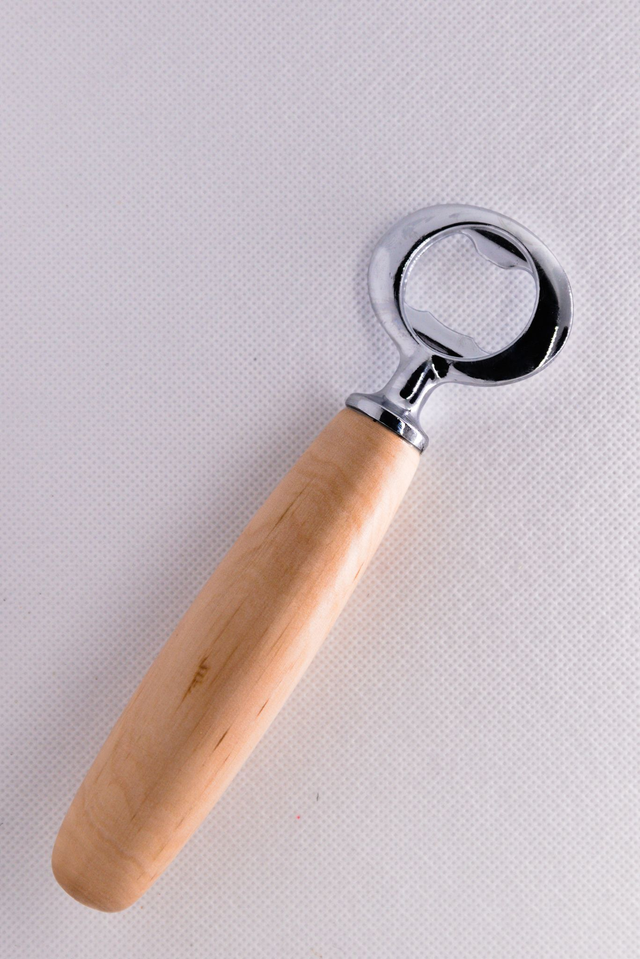 Décapsuleur en Noisetier