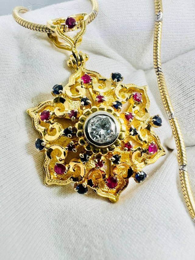 Gold necklace &quot;Duchess pendant&quot;