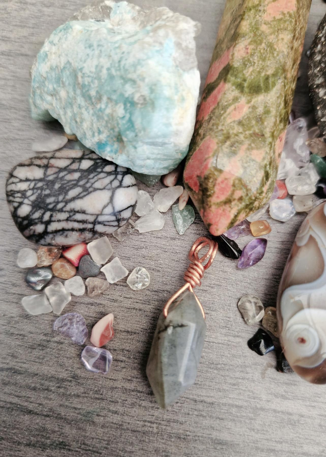 Labradorite pendant small