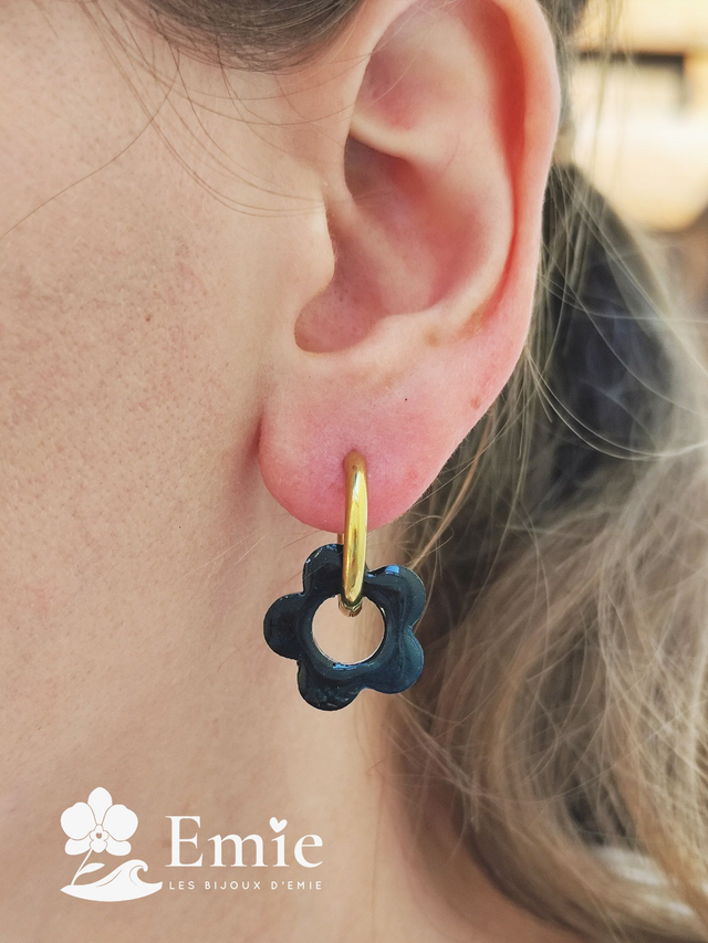 Pampilles Expérimentales - Hana-Rosalie🌸 — Filaments roses sur fond noir - Résine Epoxy