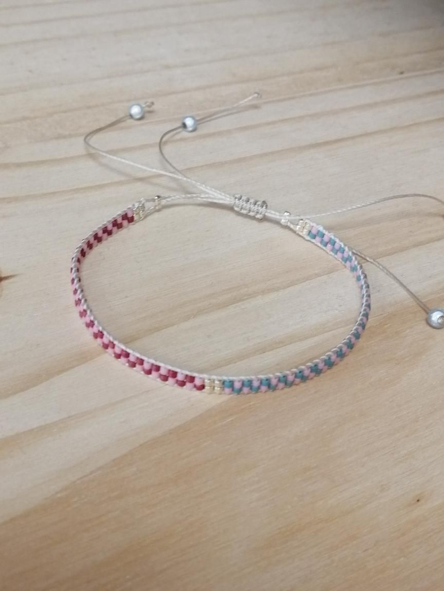 Bracelet fin, deux rangs.