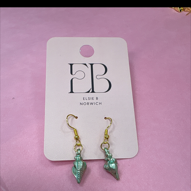 Green shell earrings 