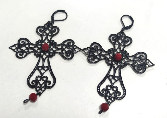 Boucles d'oreilles croix noires 