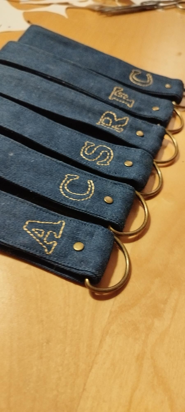 Sangle porte-clés en jeans - broderie motif ou initiale au choix