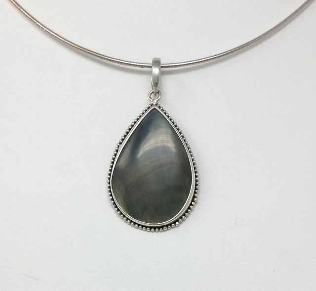 PENDENTIF GOUTTE DE NACRE GRISE CERTI D'ARGENT MASSIF - VENDU SANS CHAINE - 4446