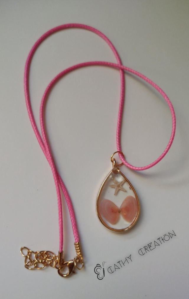 Collier avec inclusion de coquillage