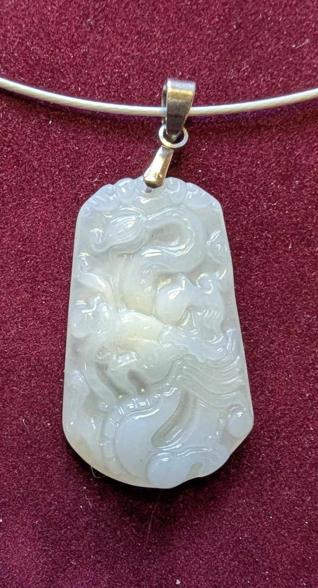 Tour de cou Dragon en Jade verte 