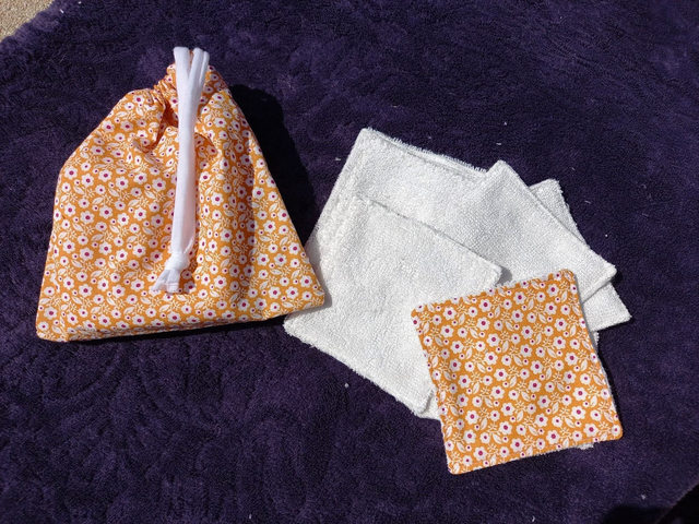 10 lingettes démaquillantes ou de toilette en bambou/coton, motif fleurs, avec pochette de rangement assortie
