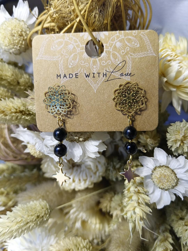 Boucles d'Oreilles dorées ALYA avec Tourmaline Noire Naturelle - Élégance et Protection