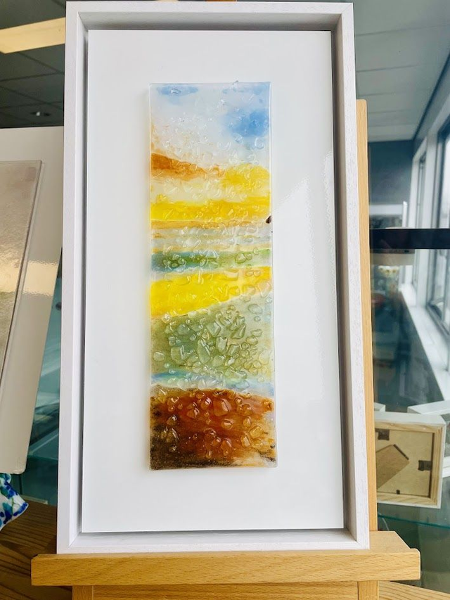 Strandkunst Glaspaneel 12x30 - op wit aluminium 20x40 - in wit houten baklijst 23x34 - Glasschildering met reliëf (1)