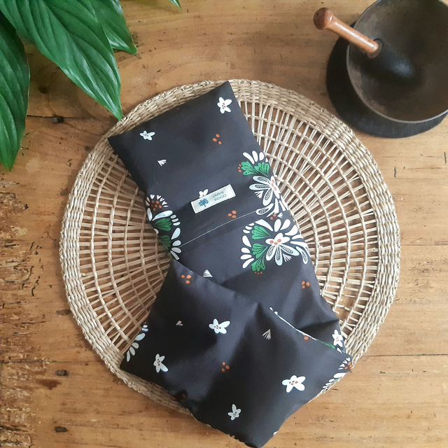 Bouillotte sèche aux graines de lin bio - Grande pour cervicales / Noir fleuri
