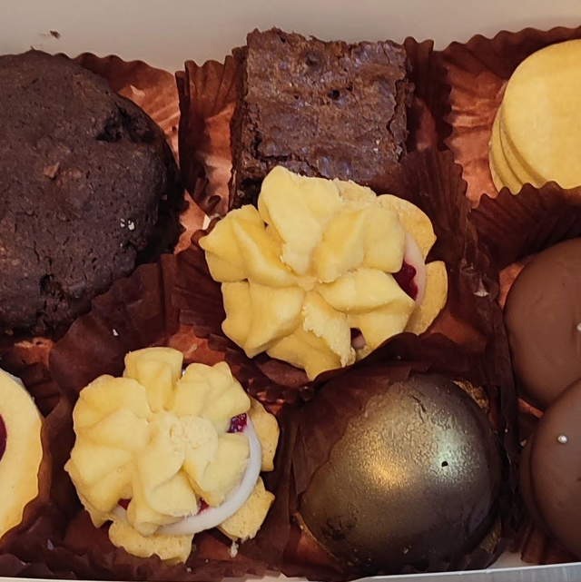 Biscuit gift box