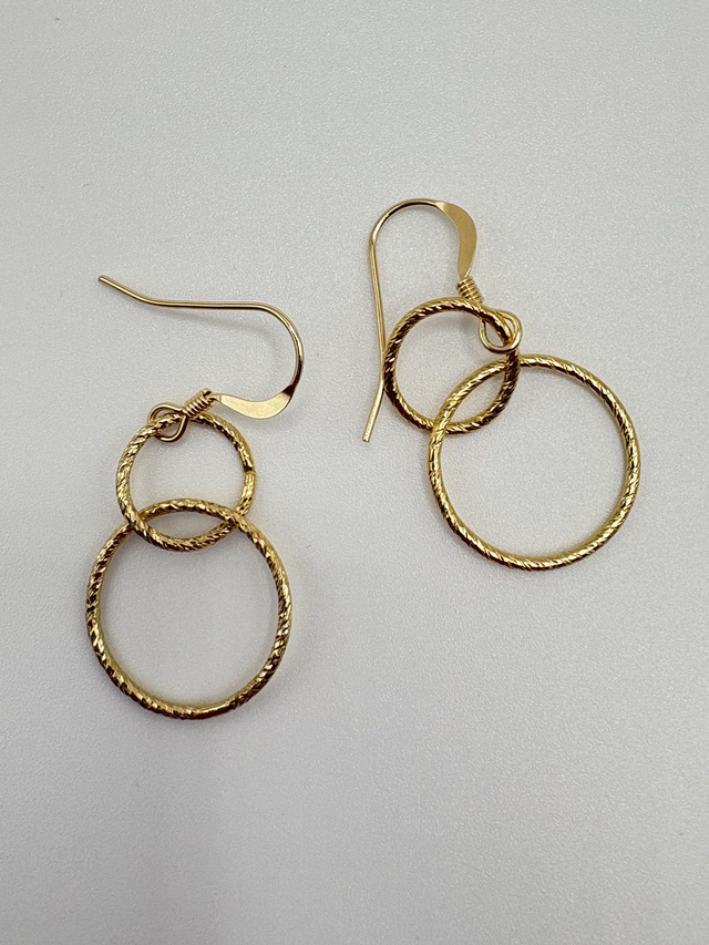 Anneaux entremêlés martelés