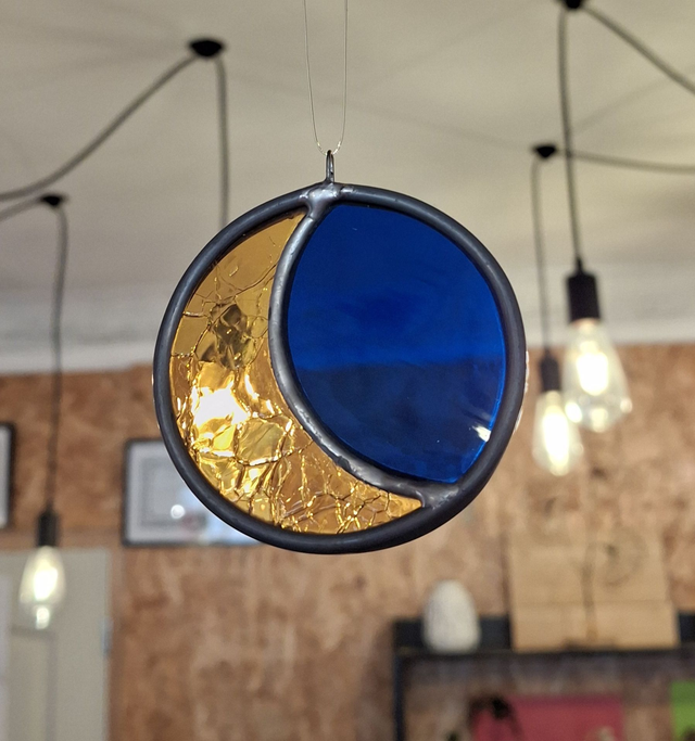 Vitrail rond orange et bleu 