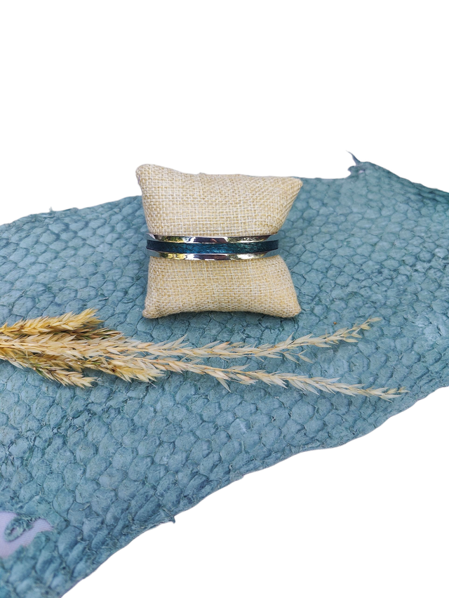 Bracelet manchette fine en cuir de saumon