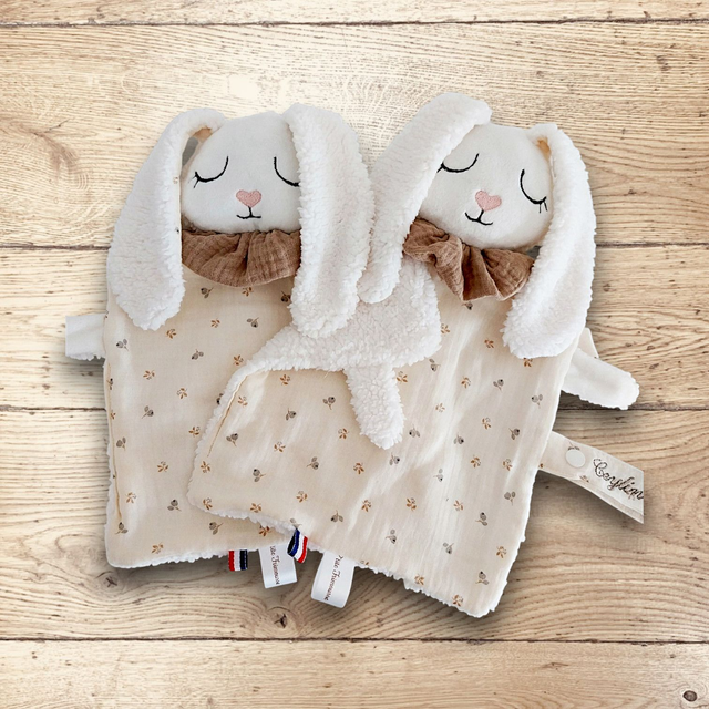 Doudou lapin Teddy et double gaze + attache tétine x2  prénom Ceylin pour Selbi B.