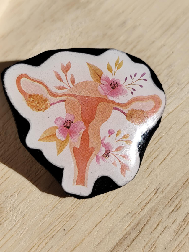 Pin's Utérus fleuris