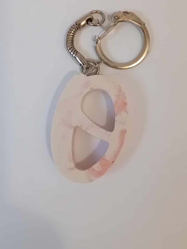 Porte clef lettre O en jesmonite 