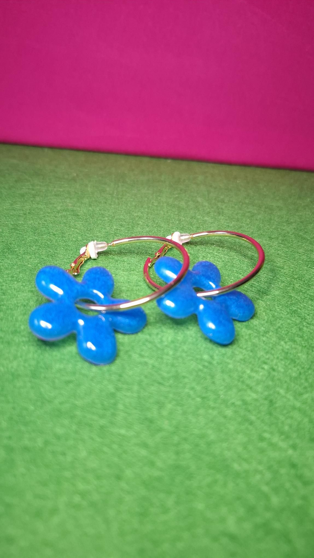 Créoles dorées fleurs bleues