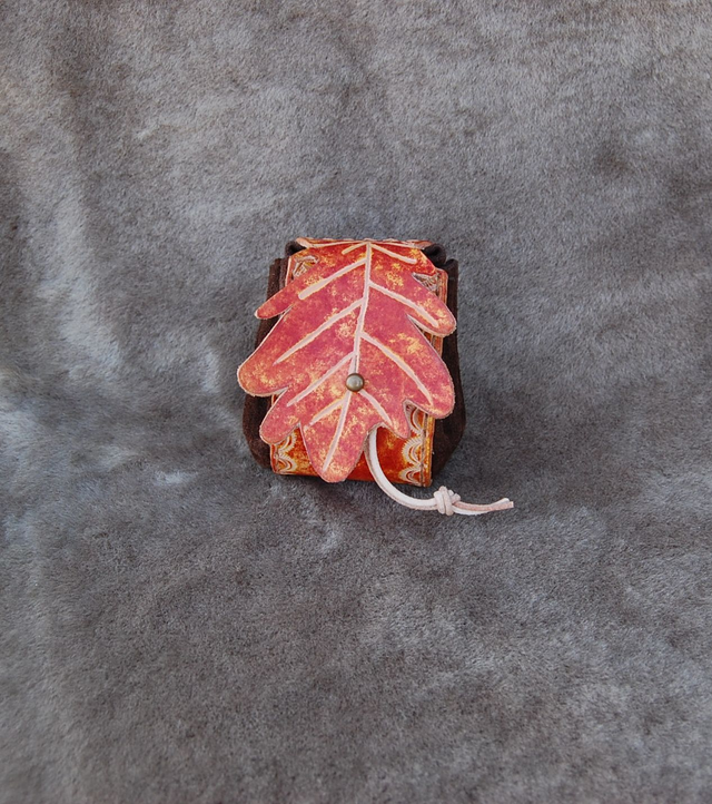 Bourse en cuir  Feuille de Chêne  