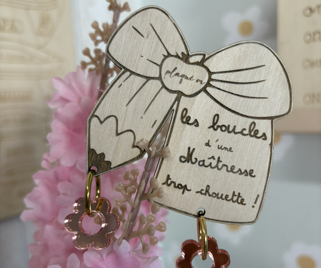 Boucles d’oreilles + fleurs maîtresse 