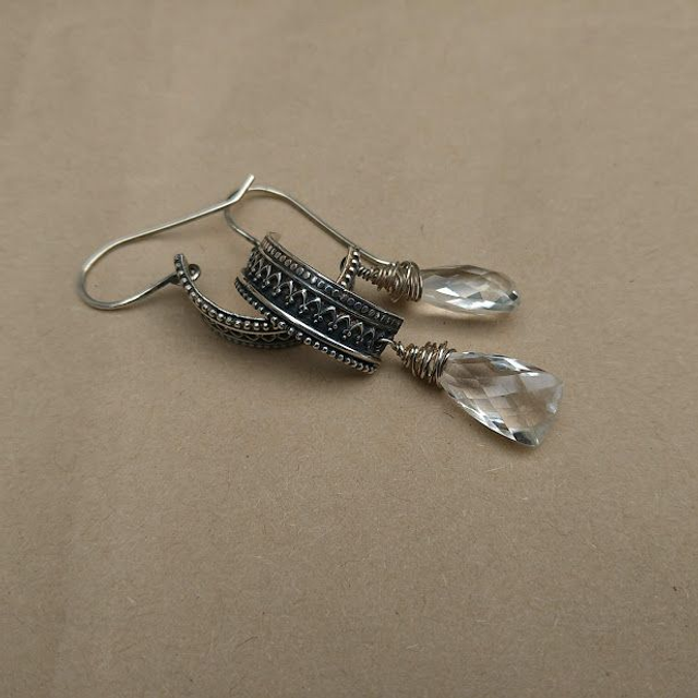 Zilveren oorbellen met bergkristal