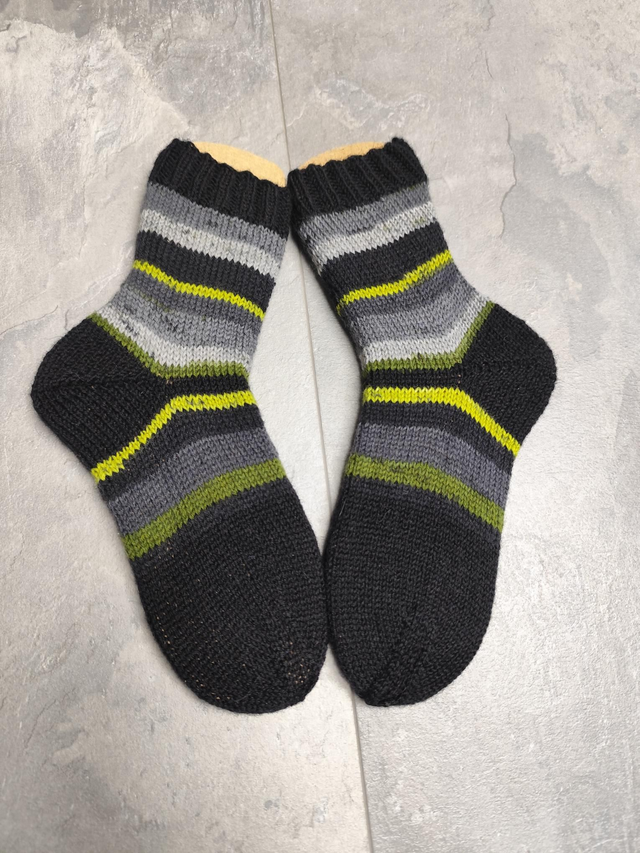 Handgestrickte Socken Größe 34/35