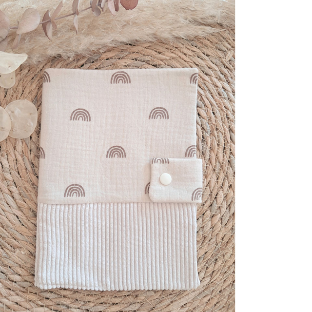 Protège carnet de santé "arc en ciel marron"