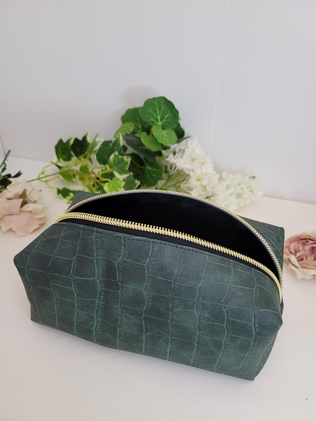 Trousse en simili cuir vert