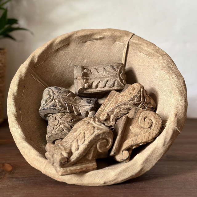 les anciens ornements en bois