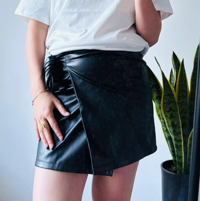 Zwart nep leren rokje 