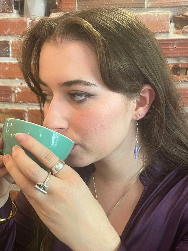 Boucles d'Oreilles "Colibri" bleues avec des petites fleurs blanches