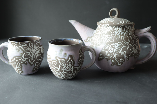 Teapot Set, 1x teapot & 2x cups, pastel matt lila and white floral patterns