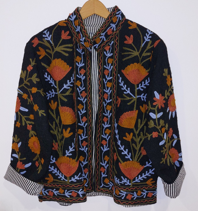 Veste réversible en coton TNT noir - Brodée Suzani, fleurs - Doublure à rayures - Confectionnée à la main