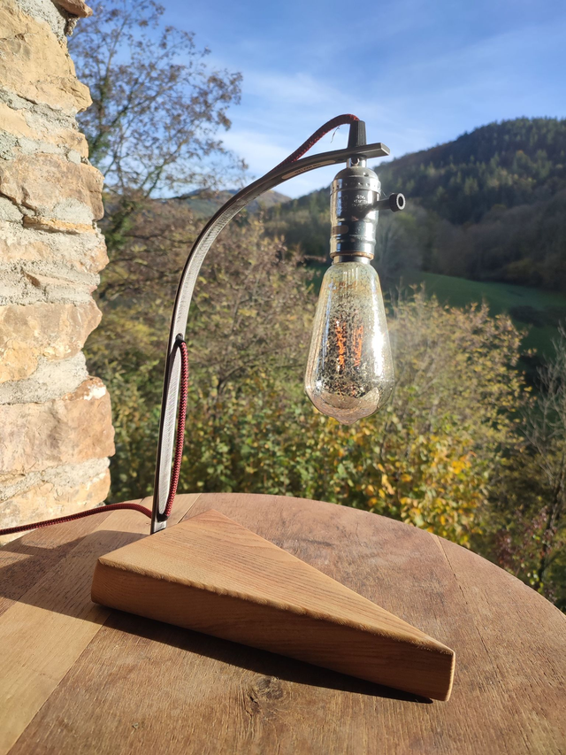Lampe triangle bois et métal