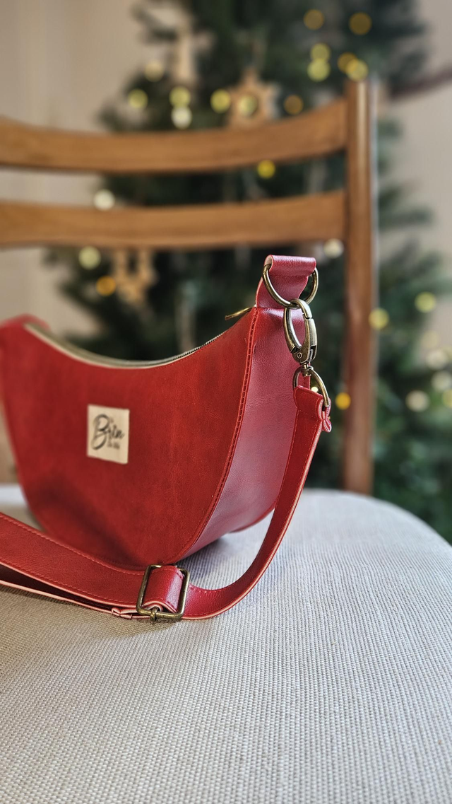 Sac demi-lune en simili cuir rouge