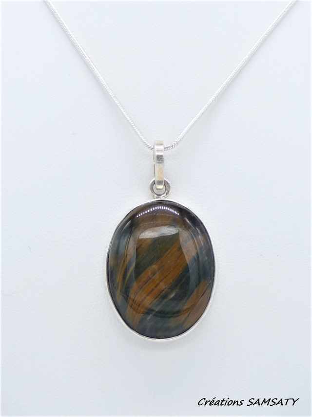 Pendentif en Œil de Faucon