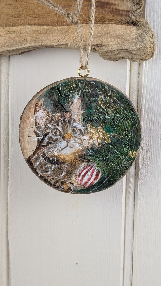 Cat in Christmas tree, mischievous - Log slice