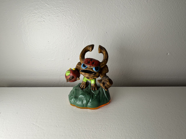 Barkley - Life - Sidekick - Skylanders - Giants