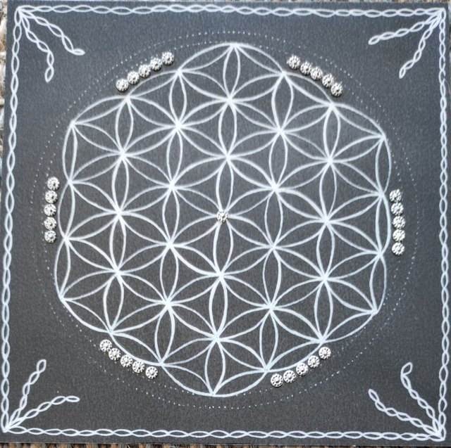 Dessin Fleur de vie blanche argentée- haute vibration