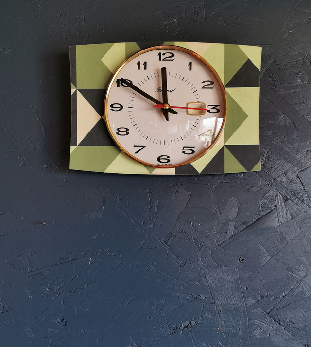 Horloge vintage pendule murale silencieuse rectangulaire "Bayard vert"