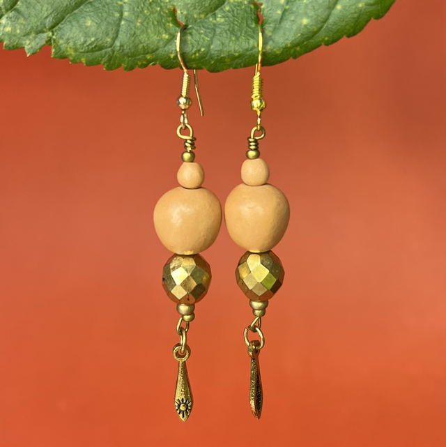 Brinco Longo Cristal Dourado Sol — Peça ÚNICA 